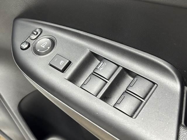 �y�p���[�E�B���h�E�z�^�]�Ȃ��瑀��\�ŁA�d���ő��̊J���\�ł��B