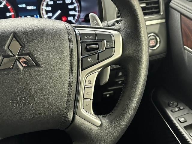 デリカＤ：５ Ｐ　純正１０インチナビ／全方位カメラ／レーダークルコン／パワーバックドア／パワーシート／シートヒーター／ステアリングヒーター／衝突軽減ブレーキ／レーンキープアシスト／両側電動スライド／ＢＳＭ／ＥＴＣ（12枚目）