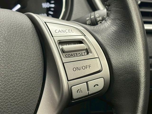 �y�N���[�Y�R���g���[���z�A�N�Z���y�_���𓥂܂��ɐݒ肵���ԑ���ۂ����o���܂��B�����^�]�⃍���O�h���C�u�Ŋ��􂵂܂��B