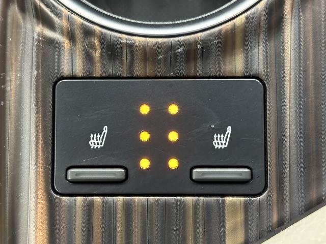 カムリ Ｇレザーパッケージ　サンルーフ／黒革シート／純正９インチナビ／地デジ／全周囲カメラ／レーダークルコン／レーンキープアシスト／パワーシート／シートヒーター／ＢＳＭ／ＥＴＣＬＥＤヘッドライト／オートハイビーム（11枚目）