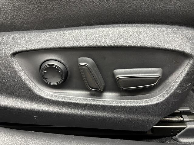 カムリ Ｇレザーパッケージ　サンルーフ／黒革シート／純正９インチナビ／地デジ／全周囲カメラ／レーダークルコン／レーンキープアシスト／パワーシート／シートヒーター／ＢＳＭ／ＥＴＣＬＥＤヘッドライト／オートハイビーム（34枚目）