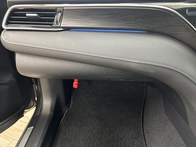 カムリ Ｇレザーパッケージ　サンルーフ／黒革シート／純正９インチナビ／地デジ／全周囲カメラ／レーダークルコン／レーンキープアシスト／パワーシート／シートヒーター／ＢＳＭ／ＥＴＣＬＥＤヘッドライト／オートハイビーム（35枚目）