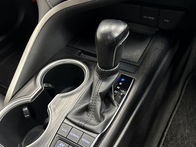 カムリ Ｇレザーパッケージ　サンルーフ／黒革シート／純正９インチナビ／地デジ／全周囲カメラ／レーダークルコン／レーンキープアシスト／パワーシート／シートヒーター／ＢＳＭ／ＥＴＣＬＥＤヘッドライト／オートハイビーム（53枚目）