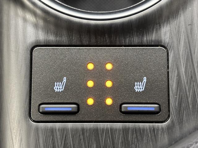 カムリ Ｇレザーパッケージ　サンルーフ／黒革シート／純正９インチナビ／地デジ／全周囲カメラ／レーダークルコン／レーンキープアシスト／パワーシート／シートヒーター／ＢＳＭ／ＥＴＣＬＥＤヘッドライト／オートハイビーム（55枚目）