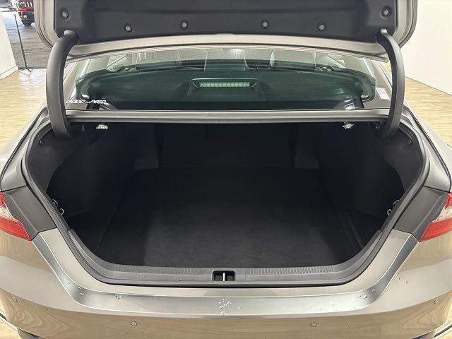 カムリ Ｇレザーパッケージ　サンルーフ／黒革シート／純正９インチナビ／地デジ／全周囲カメラ／レーダークルコン／レーンキープアシスト／パワーシート／シートヒーター／ＢＳＭ／ＥＴＣＬＥＤヘッドライト／オートハイビーム（62枚目）