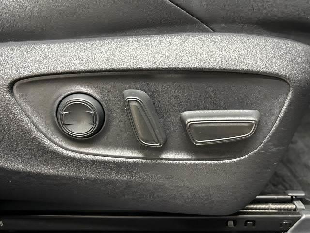 ハリアー Ｇ　デジタルインナーミラー／レーダークルコン／レーンキープアシスト／パワーバックドア／パワーシート／ハーフレザー／純正ナビ／地デジ／バックカメラ／ＢＳＭ／ＥＴＣ／ＬＥＤヘッドライト／オートハイビーム（11枚目）