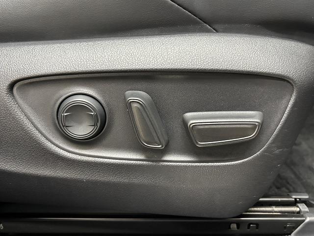 ハリアー Ｇ　デジタルインナーミラー／レーダークルコン／レーンキープアシスト／パワーバックドア／パワーシート／ハーフレザー／純正ナビ／地デジ／バックカメラ／ＢＳＭ／ＥＴＣ／ＬＥＤヘッドライト／オートハイビーム（34枚目）