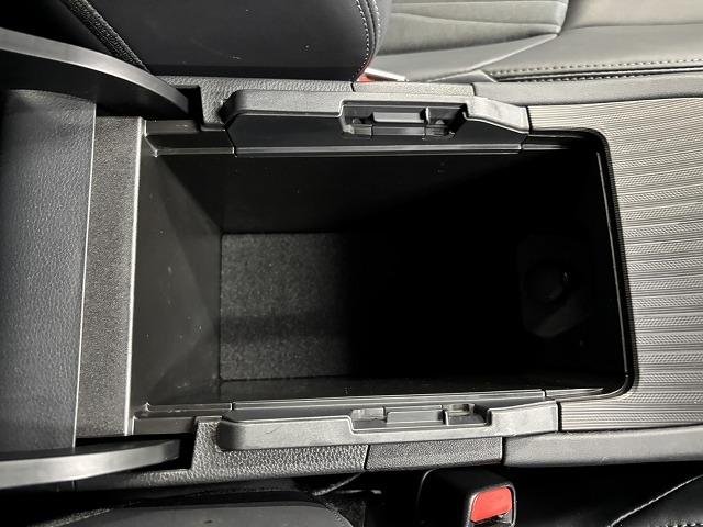 ハリアー Ｇ　デジタルインナーミラー／レーダークルコン／レーンキープアシスト／パワーバックドア／パワーシート／ハーフレザー／純正ナビ／地デジ／バックカメラ／ＢＳＭ／ＥＴＣ／ＬＥＤヘッドライト／オートハイビーム（38枚目）