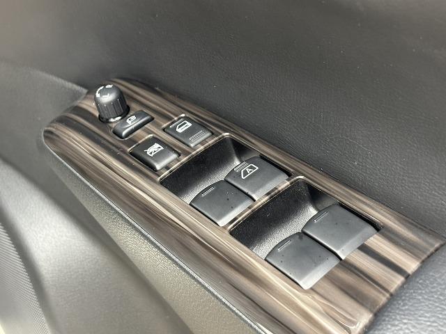 エルグランド 250ハイウェイスターS SDナビ地デジ/バックカメラ/10.1型後席モニター/両側電動/追従クルコン/衝突軽減/レーンキープ/LEDヘッドライト/ETC/スマートキー/オートエアコン/純正18インチAW(36枚目)