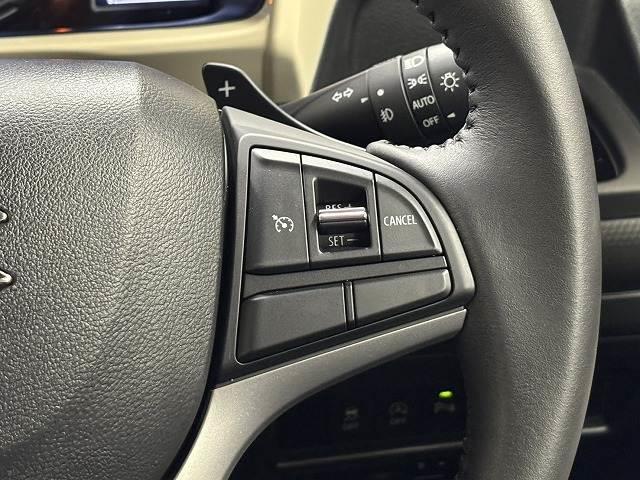 �y�N���[�Y�R���g���[���z�A�N�Z���y�_���𓥂܂��ɐݒ肵���ԑ���ۂ����o���܂��B�����^�]�⃍���O�h���C�u�Ŋ��􂵂܂��B