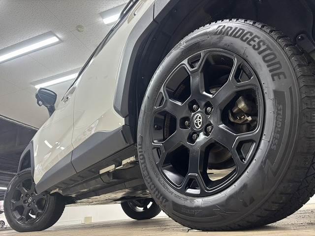 ＲＡＶ４ アドベンチャー　オフロードパッケージ　リフトアップ／純正９型ナビ／追従クルコン／ルーフキャリア／ダウンヒルアシスト／レーンキープアシスト／地デジ／バックカメラ／ＢＳＭ／ＥＴＣ２．０／パワーシート／ＬＥＤヘッドライト／オートハイビーム／（19枚目）