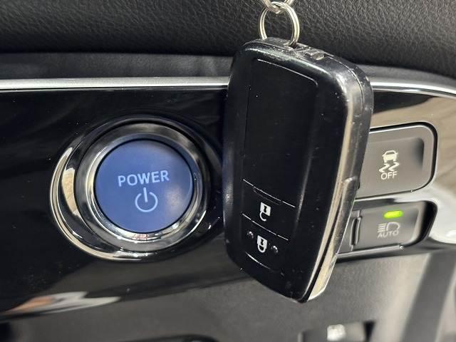 プリウス Ｓ　純正ナビ／バックカメラ／追従クルコン／セーフティセンス／オートハイビーム／オートライト／ＬＥＤヘッドライト／ＥＴＣ／スマートキー／オートエアコン／オートライト／カーテンエアバック（11枚目）