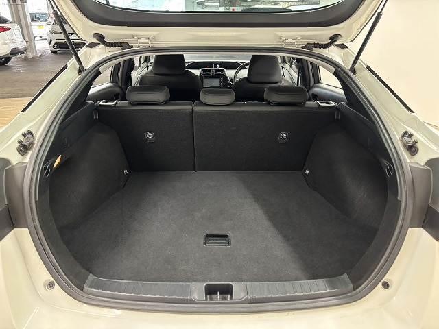 プリウス Ｓ　純正ナビ／バックカメラ／追従クルコン／セーフティセンス／オートハイビーム／オートライト／ＬＥＤヘッドライト／ＥＴＣ／スマートキー／オートエアコン／オートライト／カーテンエアバック（13枚目）