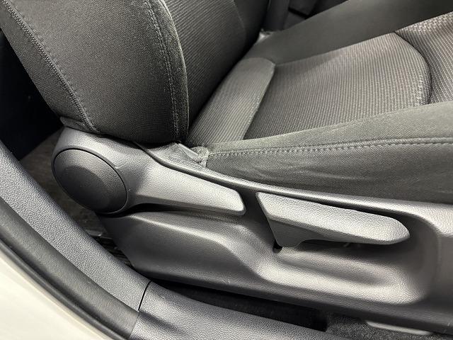 プリウス Ｓ　純正ナビ／バックカメラ／追従クルコン／セーフティセンス／オートハイビーム／オートライト／ＬＥＤヘッドライト／ＥＴＣ／スマートキー／オートエアコン／オートライト／カーテンエアバック（34枚目）