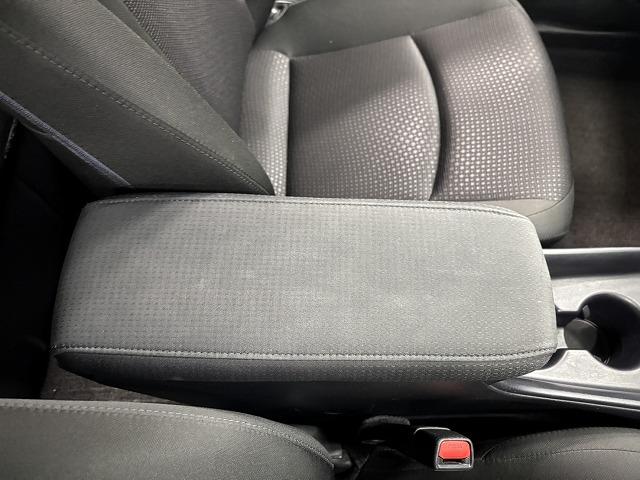 プリウス Ｓ　純正ナビ／バックカメラ／追従クルコン／セーフティセンス／オートハイビーム／オートライト／ＬＥＤヘッドライト／ＥＴＣ／スマートキー／オートエアコン／オートライト／カーテンエアバック（35枚目）