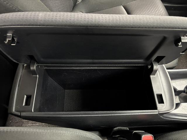 プリウス Ｓ　純正ナビ／バックカメラ／追従クルコン／セーフティセンス／オートハイビーム／オートライト／ＬＥＤヘッドライト／ＥＴＣ／スマートキー／オートエアコン／オートライト／カーテンエアバック（36枚目）