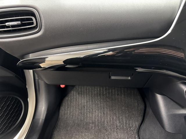 プリウス Ｓ　純正ナビ／バックカメラ／追従クルコン／セーフティセンス／オートハイビーム／オートライト／ＬＥＤヘッドライト／ＥＴＣ／スマートキー／オートエアコン／オートライト／カーテンエアバック（37枚目）