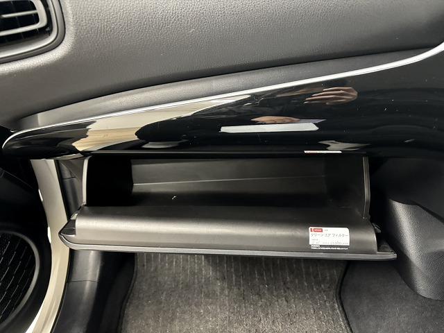 プリウス Ｓ　純正ナビ／バックカメラ／追従クルコン／セーフティセンス／オートハイビーム／オートライト／ＬＥＤヘッドライト／ＥＴＣ／スマートキー／オートエアコン／オートライト／カーテンエアバック（38枚目）