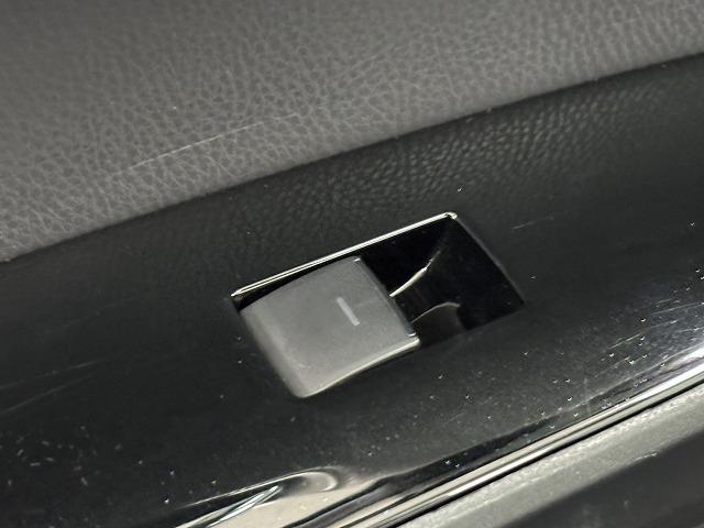 プリウス Ｓ　純正ナビ／バックカメラ／追従クルコン／セーフティセンス／オートハイビーム／オートライト／ＬＥＤヘッドライト／ＥＴＣ／スマートキー／オートエアコン／オートライト／カーテンエアバック（40枚目）