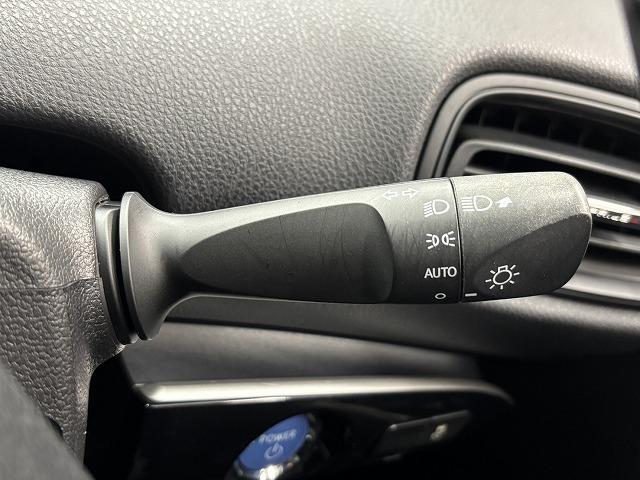 プリウス Ｓ　純正ナビ／バックカメラ／追従クルコン／セーフティセンス／オートハイビーム／オートライト／ＬＥＤヘッドライト／ＥＴＣ／スマートキー／オートエアコン／オートライト／カーテンエアバック（52枚目）