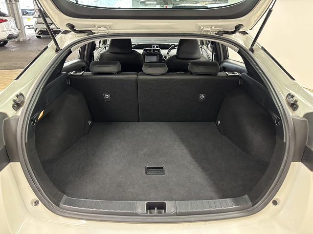 プリウス Ｓ　純正ナビ／バックカメラ／追従クルコン／セーフティセンス／オートハイビーム／オートライト／ＬＥＤヘッドライト／ＥＴＣ／スマートキー／オートエアコン／オートライト／カーテンエアバック（62枚目）