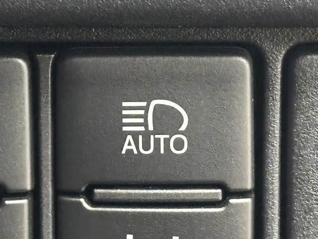 ヴォクシー ＺＳ　煌　モデリスタエアロ／ＲＡＹＳ１８インチＡＷ／純正１０型ナビ地デジ／バックカメラ／両側電動スライドドア／クルコン／衝突軽減／オートハイビーム／アイドリングストップ／ＬＥＤ／ＥＴＣ／スマートキー（10枚目）