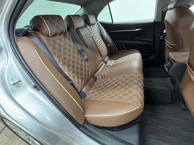 �Z�J���h�V�[�g�͑�l��l������Ă��\���ȃX�y�[�X���m�ۂ���Ă���܂��B