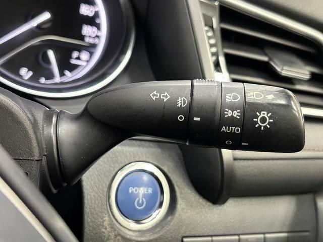 �O�̖��邳�ɂ���Ď����Ń��C�g�̃I���^�I�t���\�ȁy�I�[�g���C�g�z�����B