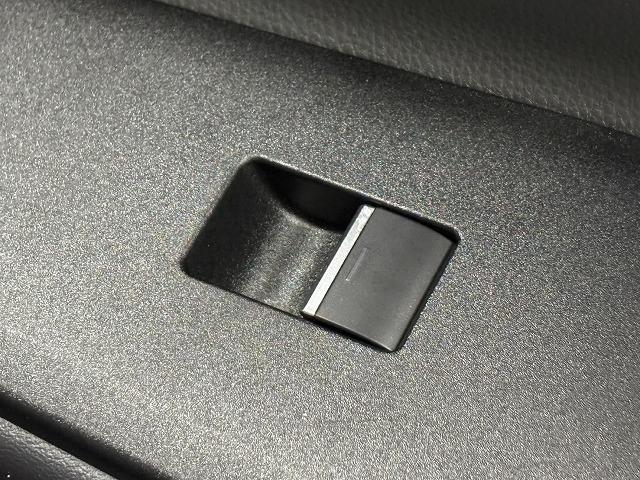 プリウス Ｚ　ワンオーナー／純正１２．３型ナビ地デジ／全周囲／衝突軽減／追従クルコン／シートベンチレーション／ステアリングヒーター／オートハイビーム／電動リアゲート／ＬＥＤヘッドライト／ＥＴＣ／ワイヤレス充電器（43枚目）