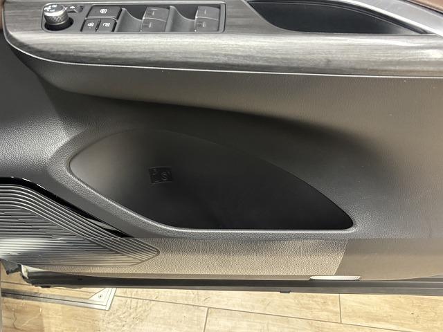 ハリアーハイブリッド Ｚ　４ＷＤ／モデリスタ／全周囲／純正１２．３インチナビ／ＪＢＬサウンド／デジタルインナーミラー／レーダークルコン／パワーバックドア／レーンキープアシスト／パワーシート／ＢＳＭ／ＥＴＣ／ＬＥＤヘッドライト（40枚目）