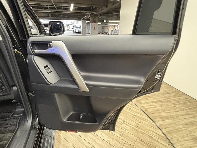 ランドクルーザープラド TX Lパッケージ・ブラックエディション ルーフレール/黒革/純正ナビ地デジ/Bluetooth搭載/バックカメラ/追従クルコン/レーンキープアシスト/衝突軽減/シートベンチレーション/パワーシート/オートハイビーム/(41枚目)