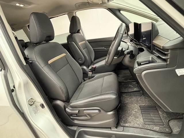 セレナ ハイウェイスターＶ　純正１２．３型ナビ／全周囲／両側電動スライド／プロパイロット／デジタルインナーミラー／ＢＳＭ／ＥＴＣ／電動パーキングブレーキ／地デジ／Ｂｌｕｅｔｏｏｔｈ／スマートキー／アイドリングストップ／両側電動（5枚目）