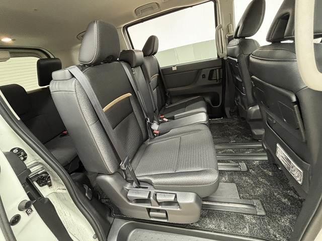 セレナ ハイウェイスターＶ　純正１２．３型ナビ／全周囲／両側電動スライド／プロパイロット／デジタルインナーミラー／ＢＳＭ／ＥＴＣ／電動パーキングブレーキ／地デジ／Ｂｌｕｅｔｏｏｔｈ／スマートキー／アイドリングストップ／両側電動（6枚目）