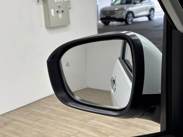 セレナ ハイウェイスターＶ　純正１２．３型ナビ／全周囲／両側電動スライド／プロパイロット／デジタルインナーミラー／ＢＳＭ／ＥＴＣ／電動パーキングブレーキ／地デジ／Ｂｌｕｅｔｏｏｔｈ／スマートキー／アイドリングストップ／両側電動（10枚目）