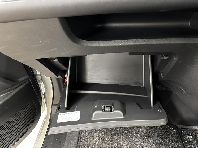 セレナ ハイウェイスターＶ　純正１２．３型ナビ／全周囲／両側電動スライド／プロパイロット／デジタルインナーミラー／ＢＳＭ／ＥＴＣ／電動パーキングブレーキ／地デジ／Ｂｌｕｅｔｏｏｔｈ／スマートキー／アイドリングストップ／両側電動（36枚目）