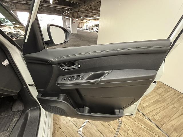 セレナ ハイウェイスターＶ　純正１２．３型ナビ／全周囲／両側電動スライド／プロパイロット／デジタルインナーミラー／ＢＳＭ／ＥＴＣ／電動パーキングブレーキ／地デジ／Ｂｌｕｅｔｏｏｔｈ／スマートキー／アイドリングストップ／両側電動（37枚目）