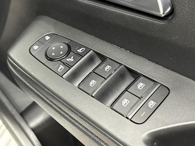 セレナ ハイウェイスターＶ　純正１２．３型ナビ／全周囲／両側電動スライド／プロパイロット／デジタルインナーミラー／ＢＳＭ／ＥＴＣ／電動パーキングブレーキ／地デジ／Ｂｌｕｅｔｏｏｔｈ／スマートキー／アイドリングストップ／両側電動（38枚目）