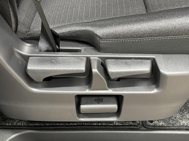 セレナ ハイウェイスターＶ　純正１２．３型ナビ／全周囲／両側電動スライド／プロパイロット／デジタルインナーミラー／ＢＳＭ／ＥＴＣ／電動パーキングブレーキ／地デジ／Ｂｌｕｅｔｏｏｔｈ／スマートキー／アイドリングストップ／両側電動（40枚目）