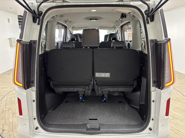 セレナ ハイウェイスターＶ　純正１２．３型ナビ／全周囲／両側電動スライド／プロパイロット／デジタルインナーミラー／ＢＳＭ／ＥＴＣ／電動パーキングブレーキ／地デジ／Ｂｌｕｅｔｏｏｔｈ／スマートキー／アイドリングストップ／両側電動（59枚目）