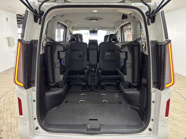 セレナ ハイウェイスターＶ　純正１２．３型ナビ／全周囲／両側電動スライド／プロパイロット／デジタルインナーミラー／ＢＳＭ／ＥＴＣ／電動パーキングブレーキ／地デジ／Ｂｌｕｅｔｏｏｔｈ／スマートキー／アイドリングストップ／両側電動（60枚目）