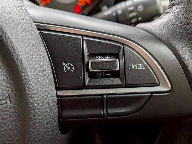 �y�N���[�Y�R���g���[���z�A�N�Z���y�_���𓥂܂��ɐݒ肵���ԑ���ۂ����o���܂��B�����^�]�⃍���O�h���C�u�Ŋ��􂵂܂��B