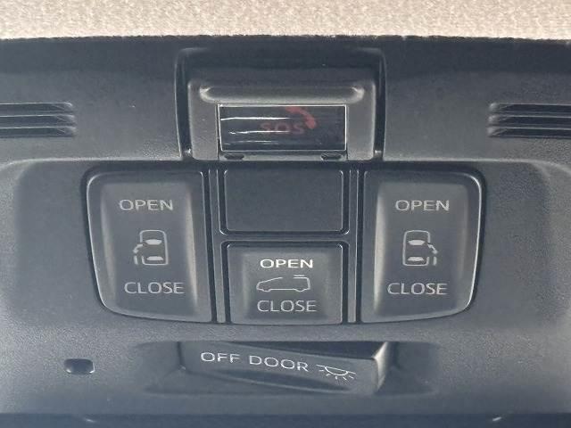 ����~�j�o���̒�ԑ����ƂȂ����y�����d���X���C�h�h�A�z�B�����̃X���C�h�h�A��d���ō쓮���Ă���܂��B