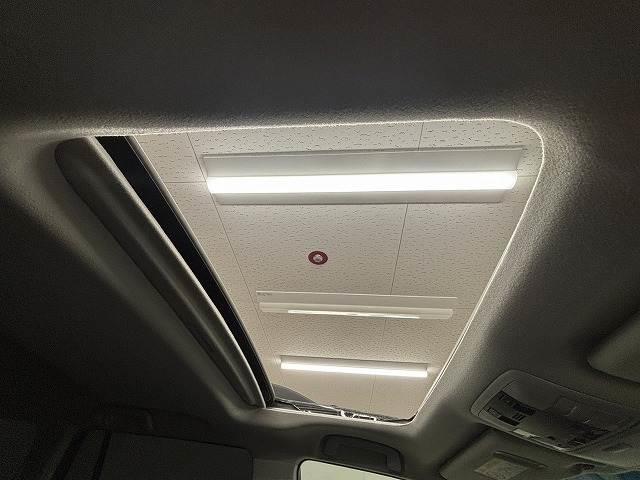 ランドクルーザープラド □ＴＸ“Ｌパッケージ”　ワンオーナー／サンルーフ／ＡＬＰＩＮＥ９型ナビ地デジ／バックカメラ／黒革／ルーフレール／シートベンチレーション／パワーシート／衝突軽減／ＬＥＤヘッドライト／ＥＴＣ／スマートキー／オートエアコン（7枚目）