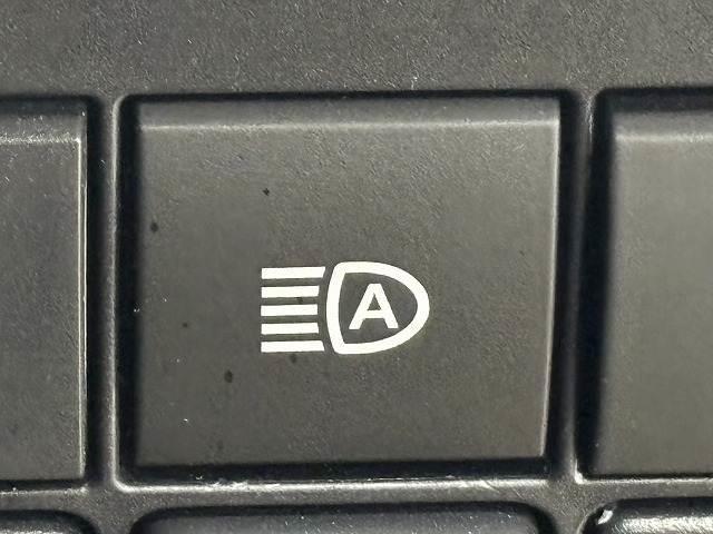 ランドクルーザープラド □ＴＸ“Ｌパッケージ”　ワンオーナー／サンルーフ／ＡＬＰＩＮＥ９型ナビ地デジ／バックカメラ／黒革／ルーフレール／シートベンチレーション／パワーシート／衝突軽減／ＬＥＤヘッドライト／ＥＴＣ／スマートキー／オートエアコン（11枚目）