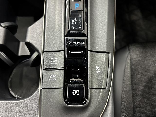 クラウンクロスオーバー Ｇ　“Ａｄｖａｎｃｅｄ”　純正１２．３インチナビ／地デジ／全方位カメラ／レーダークルコン／レーンキープアシスト／パワーバックドア／ＢＳＭ／ＥＴＣ／ＬＥＤヘッドライト／オートハイビーム／純正１９インチアルミホイール（54枚目）