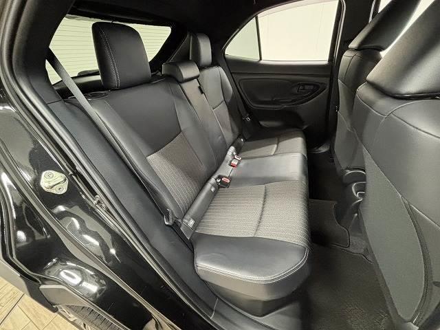 ヤリスクロス ＨＹＢＲＩＤ　Ｚ　ハーフレザー／純正８インチナビ／全方位カメラ／地デジ／レーダークルコン／レーンキープアシスト／クリアランスソナー／パワーシート／シートヒーター／ステアリングヒーター／ＢＳＭ／ＥＴＣ／ＬＥＤヘッド（6枚目）