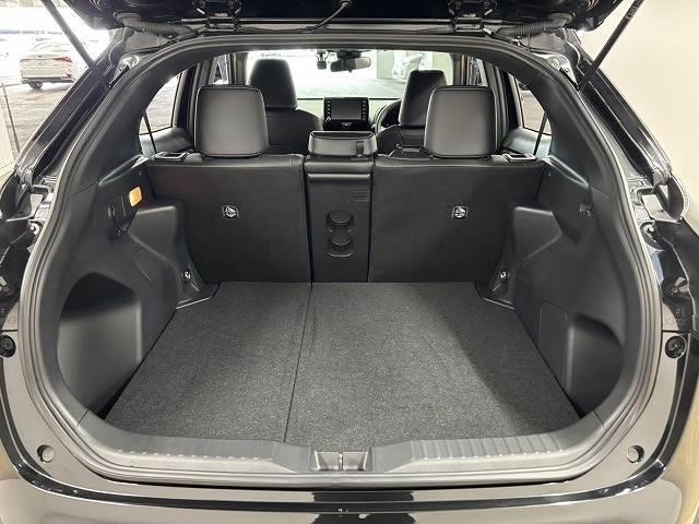 ヤリスクロス ＨＹＢＲＩＤ　Ｚ　ハーフレザー／純正８インチナビ／全方位カメラ／地デジ／レーダークルコン／レーンキープアシスト／クリアランスソナー／パワーシート／シートヒーター／ステアリングヒーター／ＢＳＭ／ＥＴＣ／ＬＥＤヘッド（13枚目）