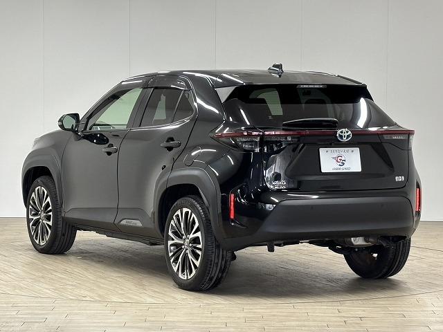 ヤリスクロス ＨＹＢＲＩＤ　Ｚ　ハーフレザー／純正８インチナビ／全方位カメラ／地デジ／レーダークルコン／レーンキープアシスト／クリアランスソナー／パワーシート／シートヒーター／ステアリングヒーター／ＢＳＭ／ＥＴＣ／ＬＥＤヘッド（24枚目）