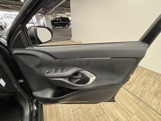 ヤリスクロス ＨＹＢＲＩＤ　Ｚ　ハーフレザー／純正８インチナビ／全方位カメラ／地デジ／レーダークルコン／レーンキープアシスト／クリアランスソナー／パワーシート／シートヒーター／ステアリングヒーター／ＢＳＭ／ＥＴＣ／ＬＥＤヘッド（37枚目）