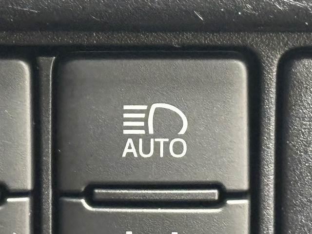 ヴォクシー ＺＳ　煌ＩＩＩ　ワンオーナー／純正１０．５型ナビ／１２．１型後席モニター／両側電動スライドドア／クルコン／衝突軽減／オートハイビーム／アイドリングストップ／ＬＥＤヘッドライト／ＥＴＣ／スマートキー／オートエアコン（11枚目）